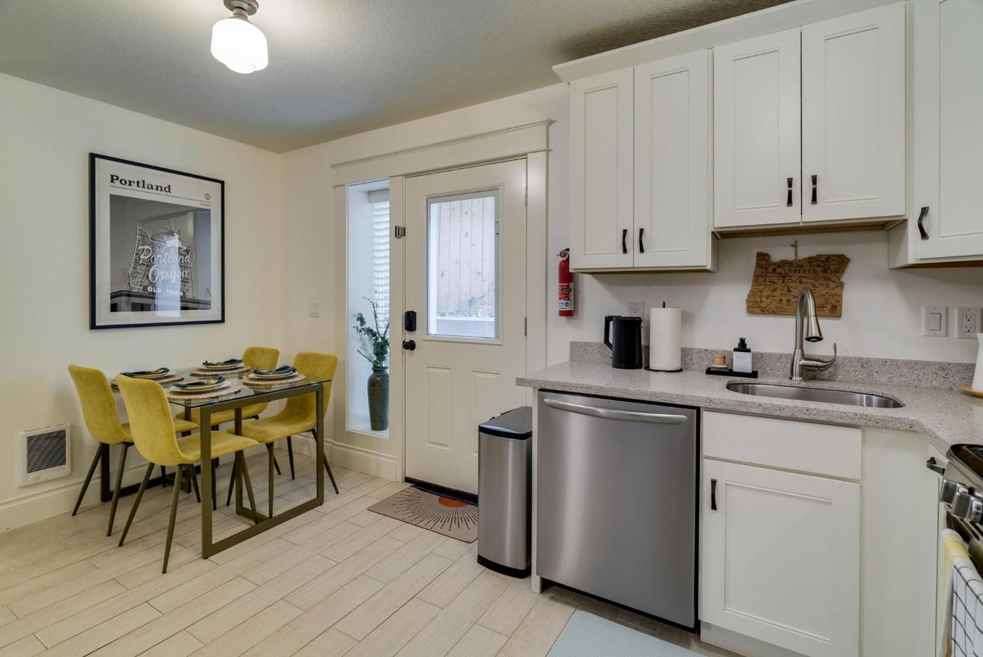 Bright & Cozy Modern Studio, Fast Wifi, Quiet, Walkable To Of Apartment Portland
